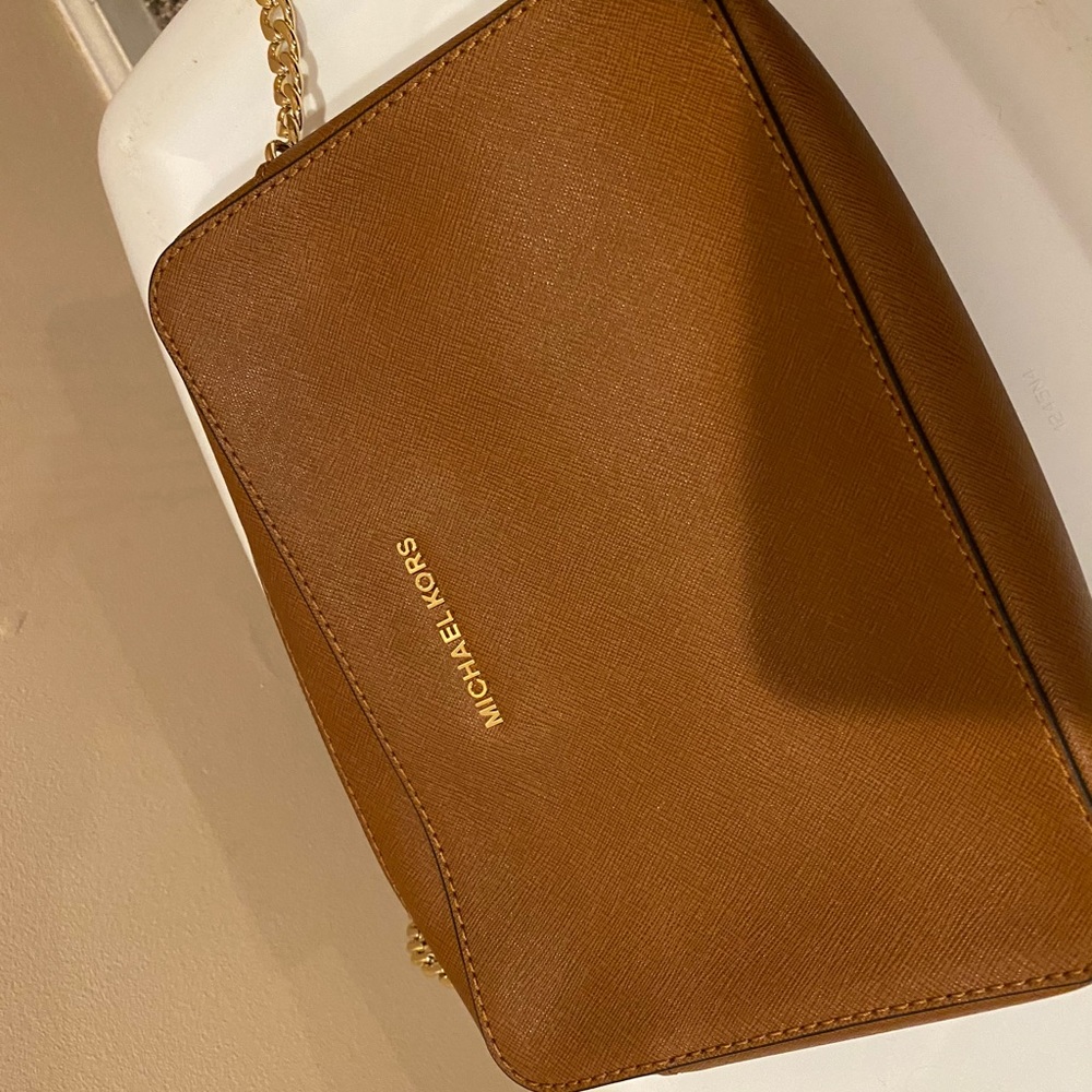 Micheal Kors cross body bag